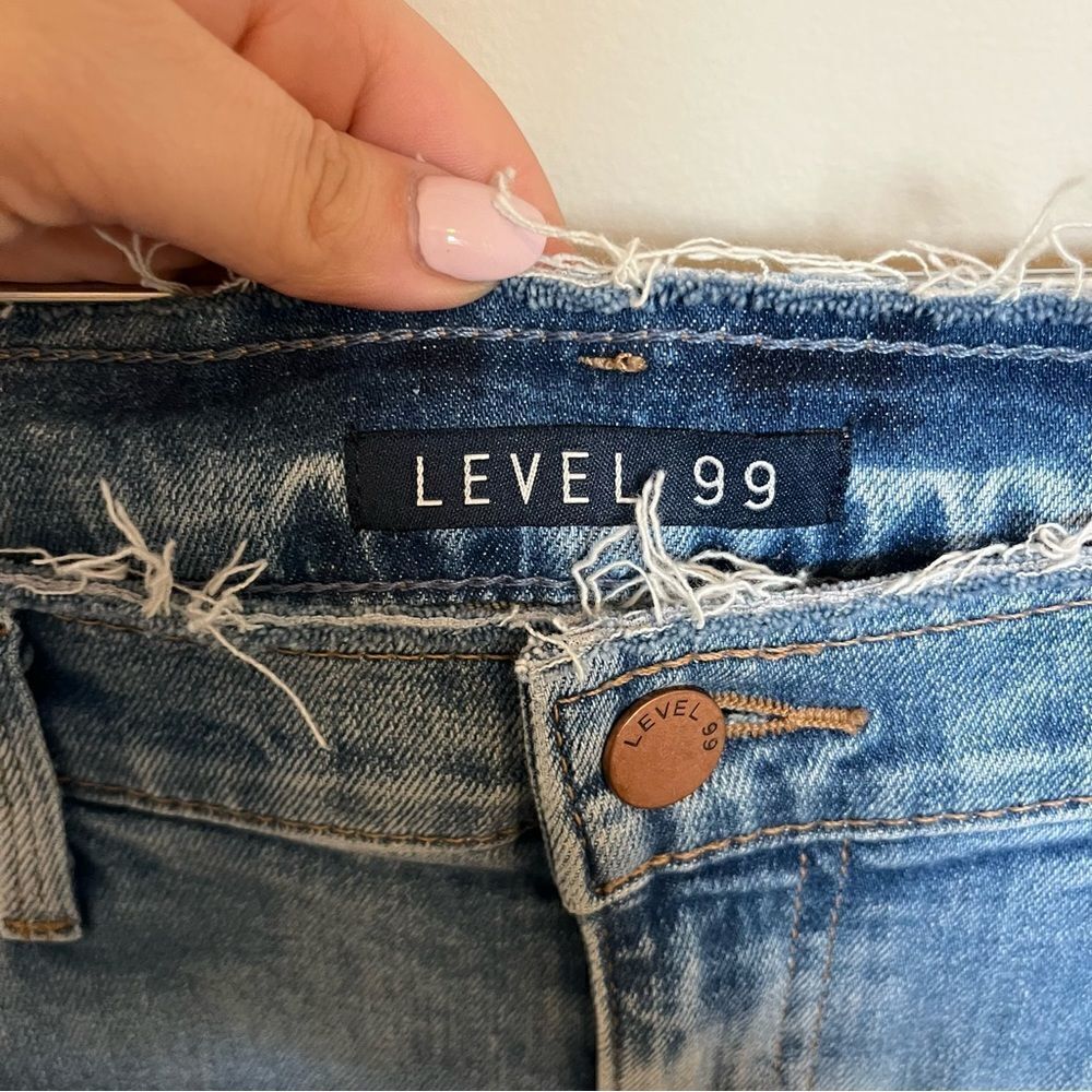 Level 99 Crop Step Frayed Hem - Picture 8 of 12